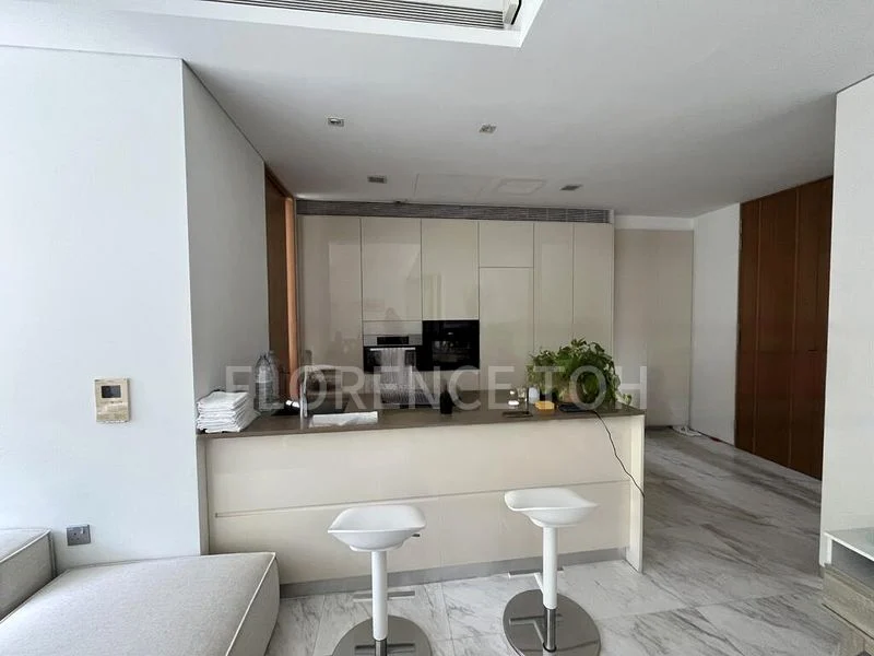 THE HOLLAND COLLECTION 9