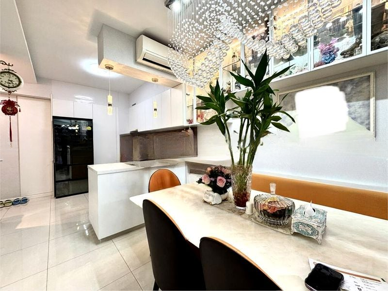 TREASURE AT TAMPINES 10