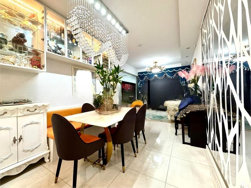 TREASURE AT TAMPINES 8