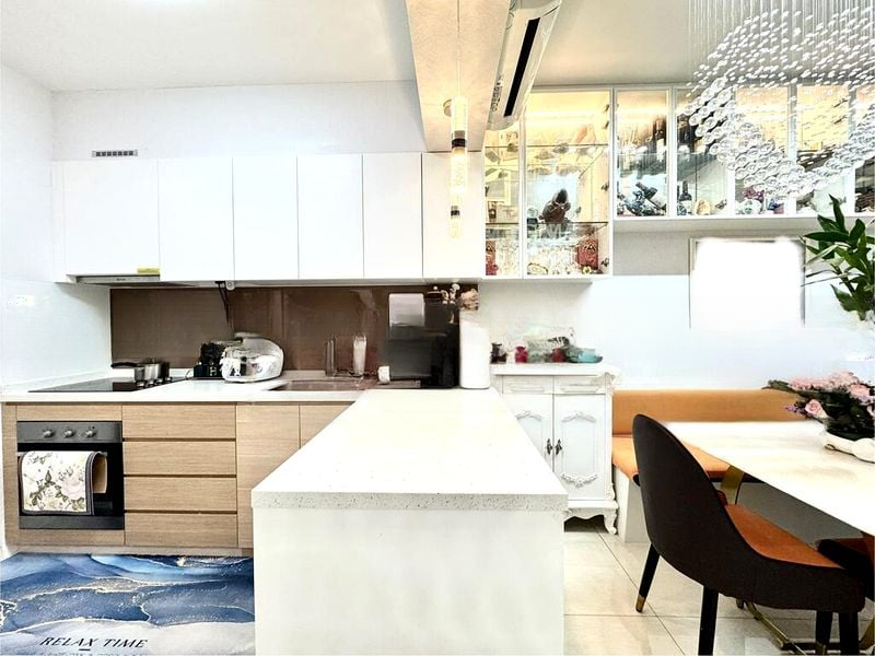 TREASURE AT TAMPINES 9