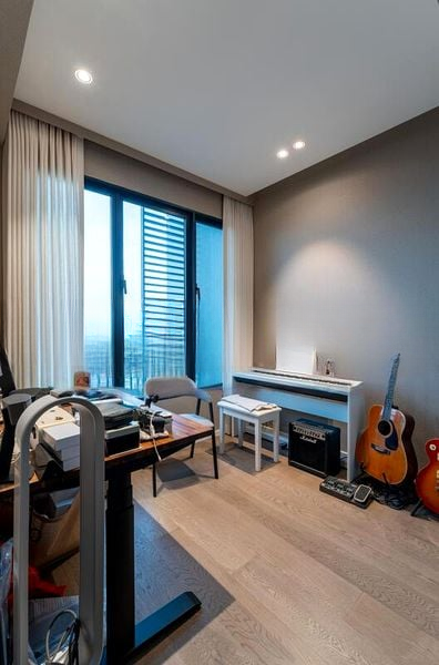 AVENUE SOUTH RESIDENCE 8