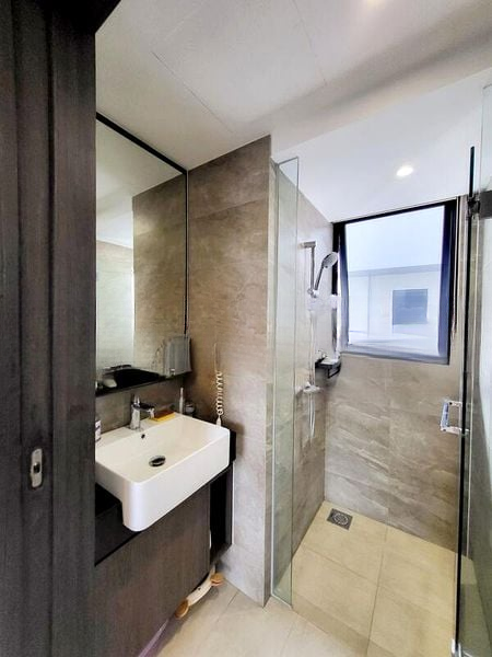 RIVERFRONT RESIDENCES 4