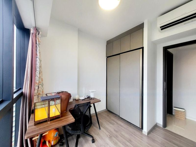 RIVERFRONT RESIDENCES 7