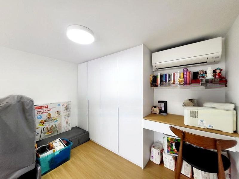 RIVERFRONT RESIDENCES 14