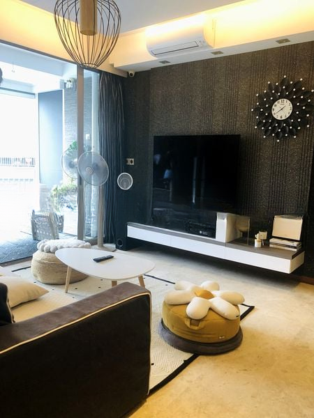 THE FLORENTINE 9