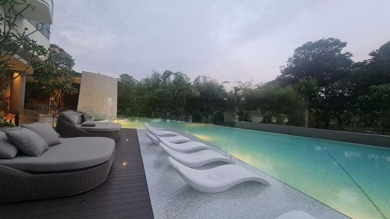 COASTLINE RESIDENCES 8