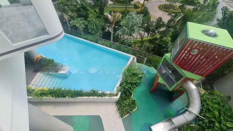 COASTLINE RESIDENCES 5