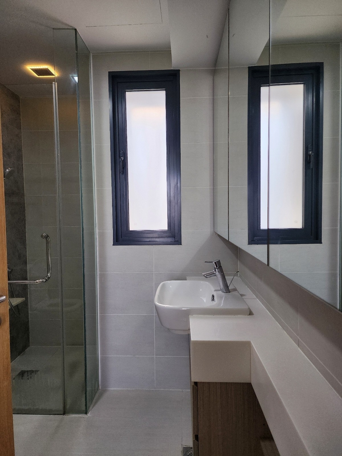 THE LAKEFRONT RESIDENCES 5