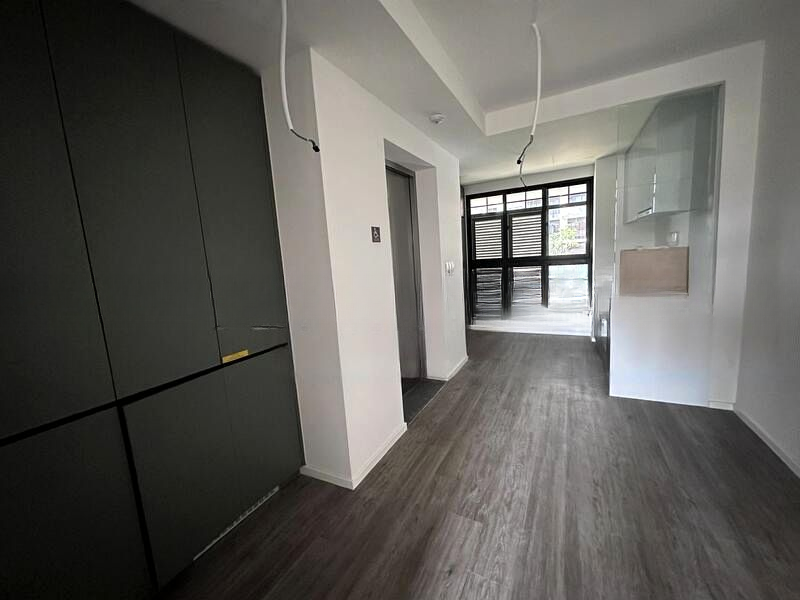 AVENUE SOUTH RESIDENCE 8