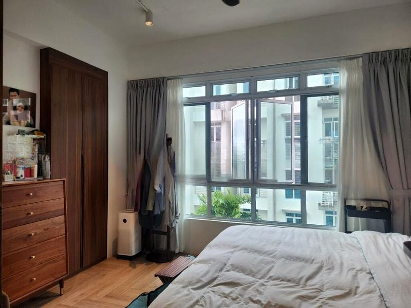 SUNNY PALMS 1