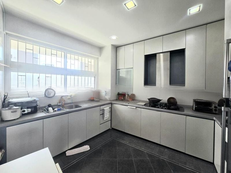 LAKEPOINT CONDOMINIUM 13