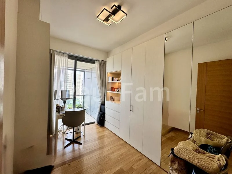 CONCOURSE SKYLINE 13