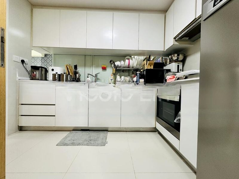 THE LAKEFRONT RESIDENCES 3