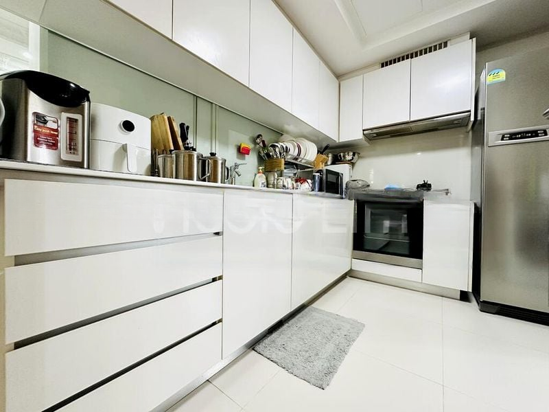 THE LAKEFRONT RESIDENCES 9