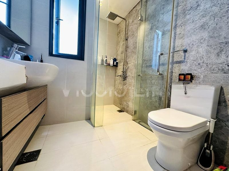 THE LAKEFRONT RESIDENCES 5