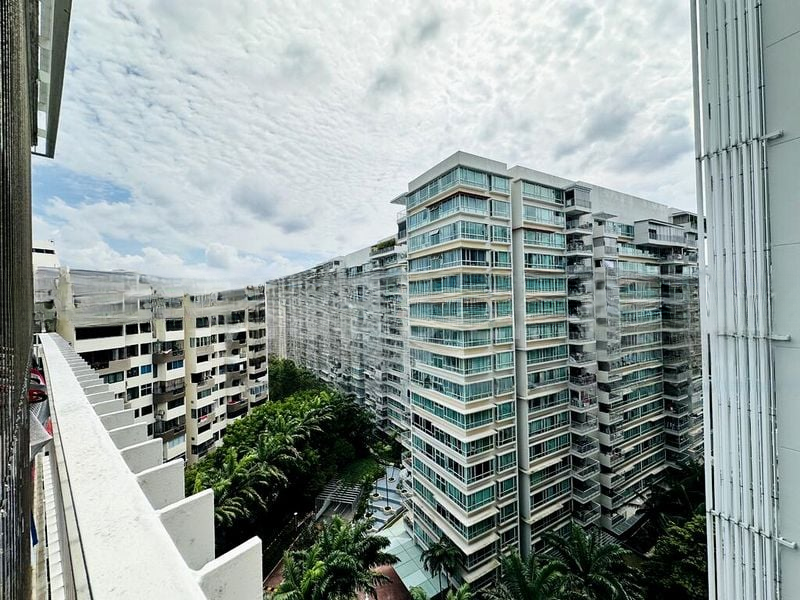 THE LAKEFRONT RESIDENCES 1