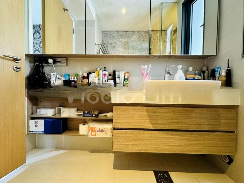 THE LAKEFRONT RESIDENCES 6