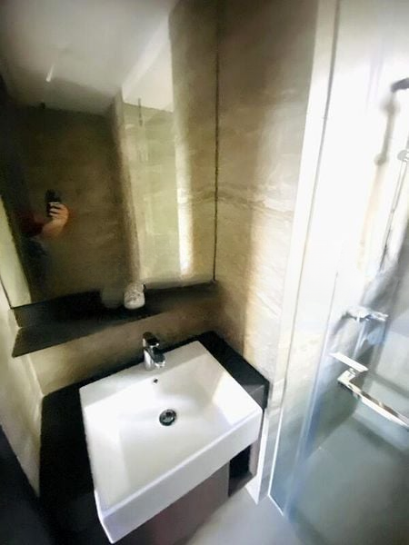 RIVERFRONT RESIDENCES 6