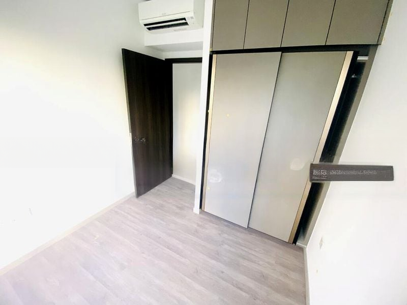 RIVERFRONT RESIDENCES 5