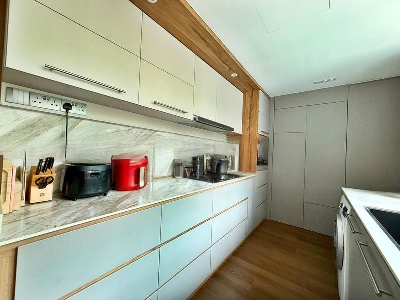 ESPARINA RESIDENCES 8