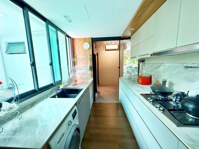 ESPARINA RESIDENCES 9