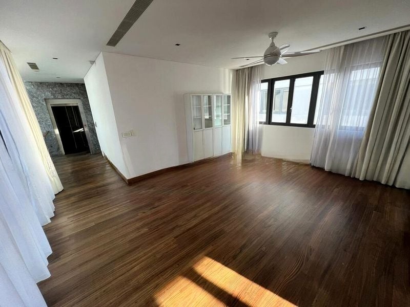 THE REEF AT KING'S DOCK 11