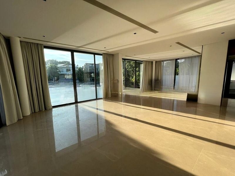 THE REEF AT KING'S DOCK 12