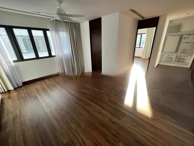 THE REEF AT KING'S DOCK 10