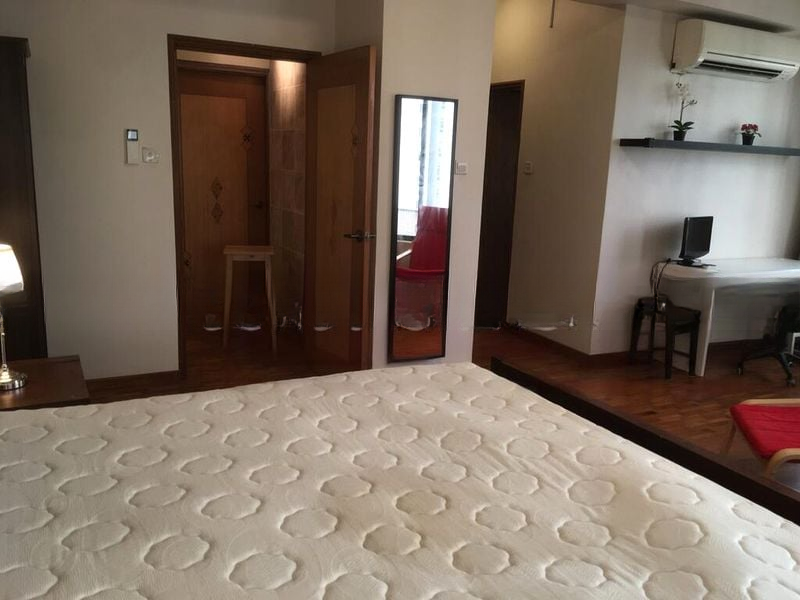 INTERNATIONAL PLAZA 13