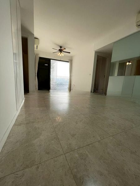 THE LAKEFRONT RESIDENCES 4