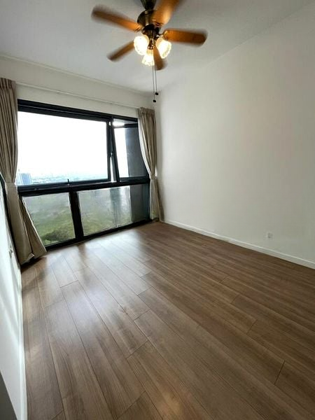 THE LAKEFRONT RESIDENCES 5