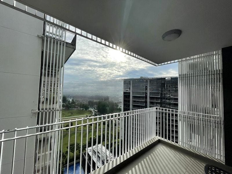 THE LAKEFRONT RESIDENCES 6