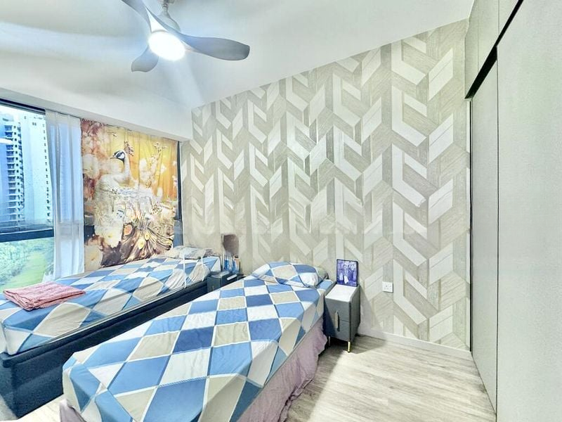 RIVERFRONT RESIDENCES 10