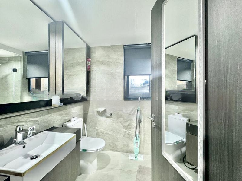 RIVERFRONT RESIDENCES 8