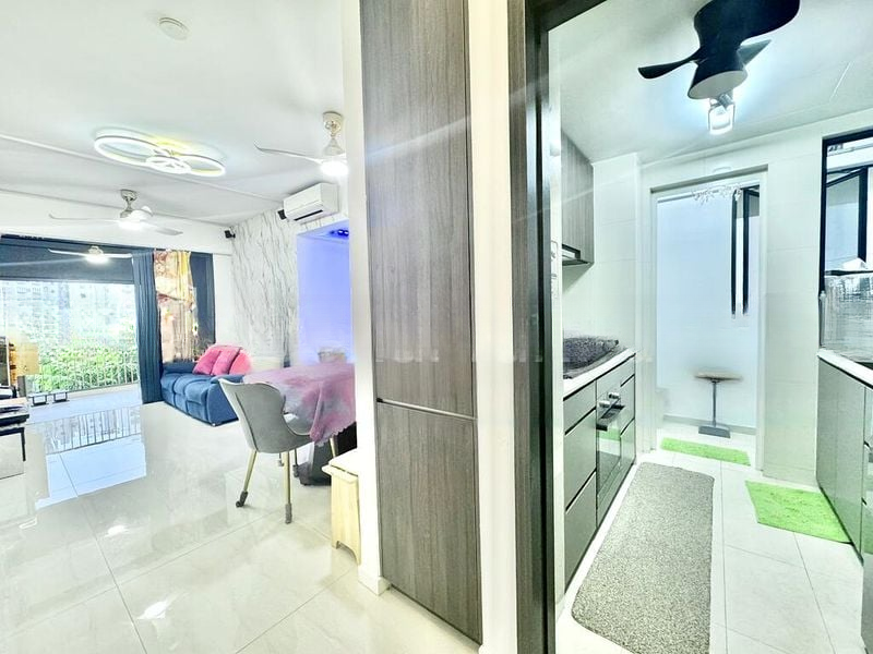 RIVERFRONT RESIDENCES 4