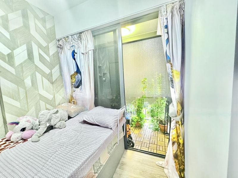 RIVERFRONT RESIDENCES 7