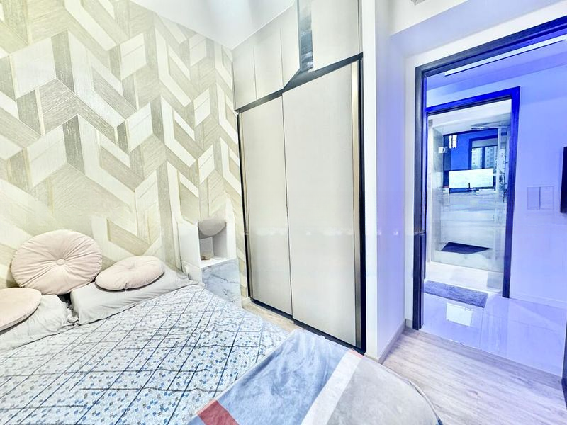 RIVERFRONT RESIDENCES 13