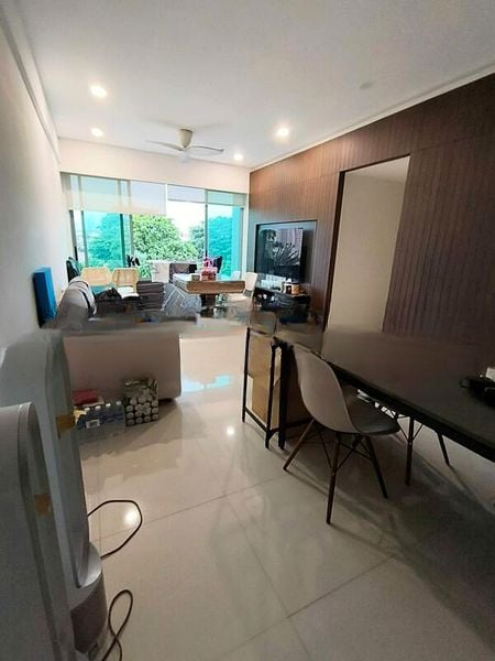 PARADISE PALMS 5