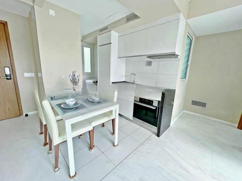 SUITES AT ORCHARD 4