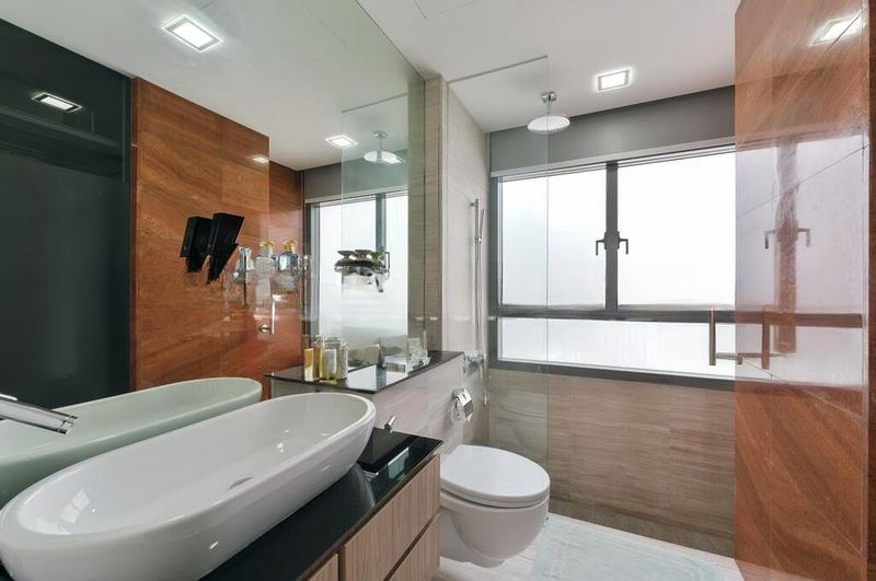 THE SEAWIND 5