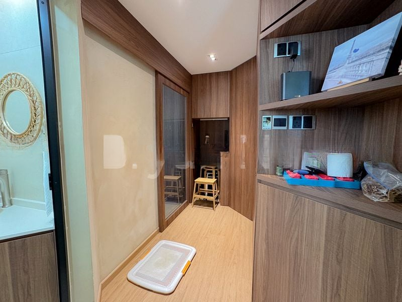 EMERALD EAST 8