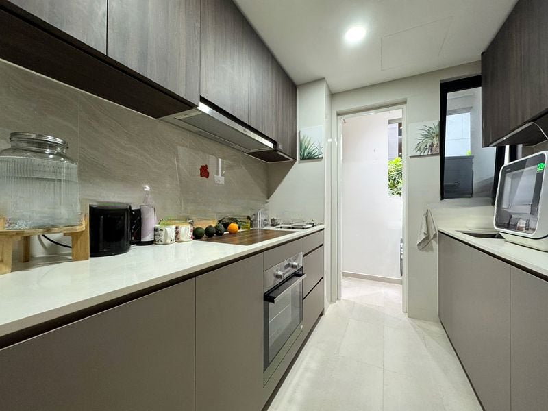 RIVERFRONT RESIDENCES 12