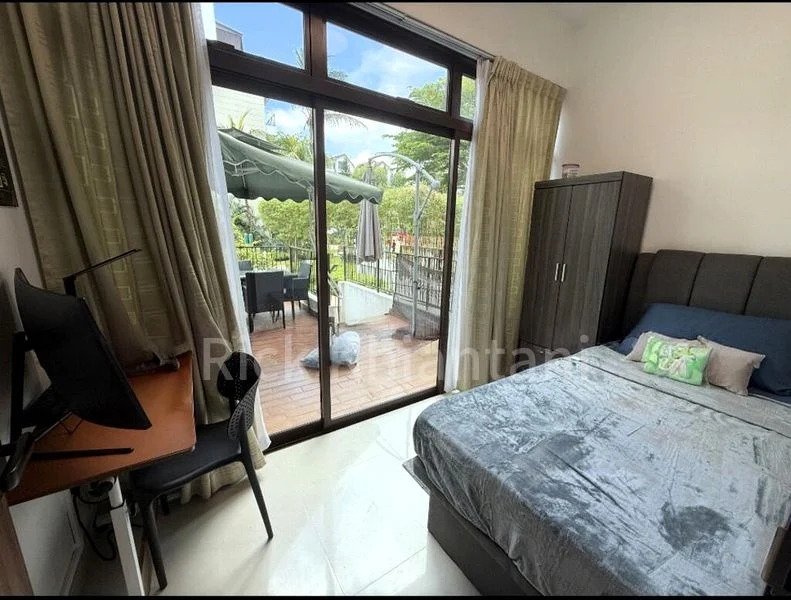 VARSITY PARK CONDOMINIUM 4