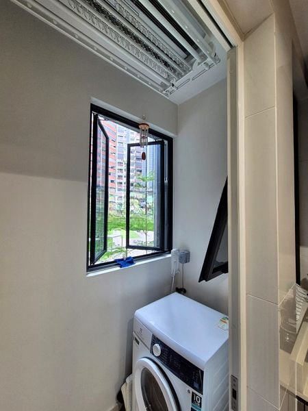 RIVERFRONT RESIDENCES 10