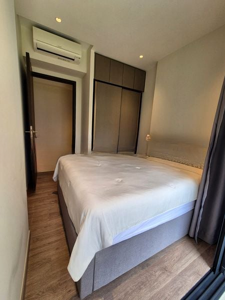 RIVERFRONT RESIDENCES 5