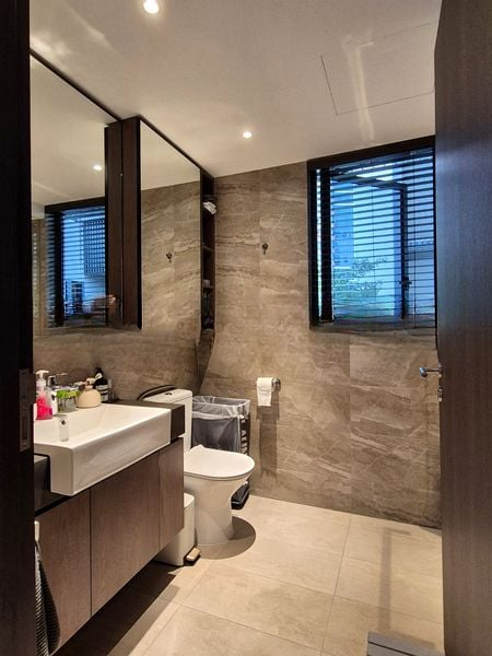 RIVERFRONT RESIDENCES 8