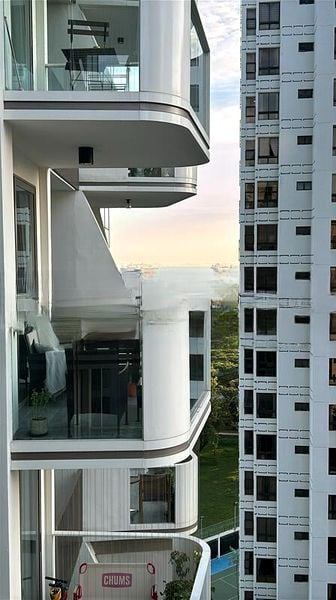 COASTLINE RESIDENCES 4