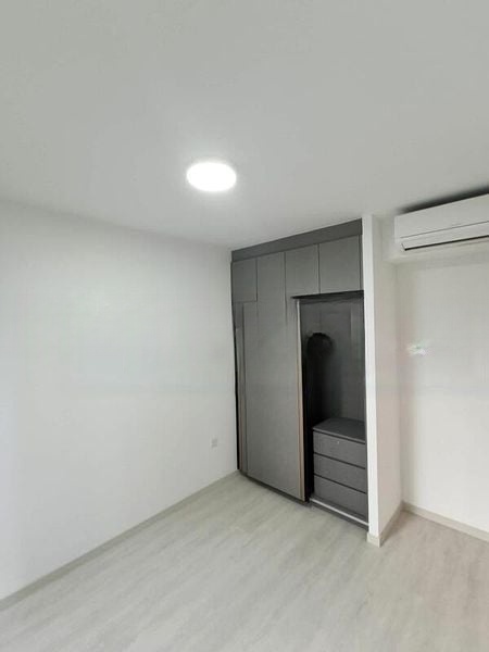 RIVERFRONT RESIDENCES 5