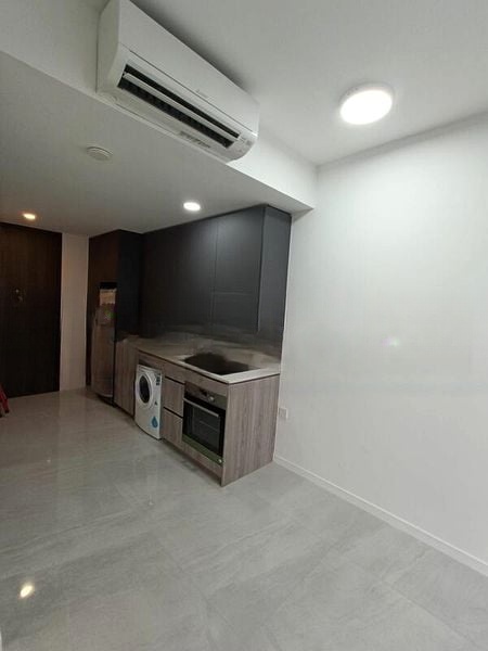 RIVERFRONT RESIDENCES 8