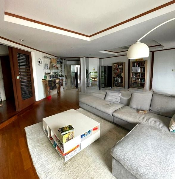 FAR HORIZON GARDENS 9